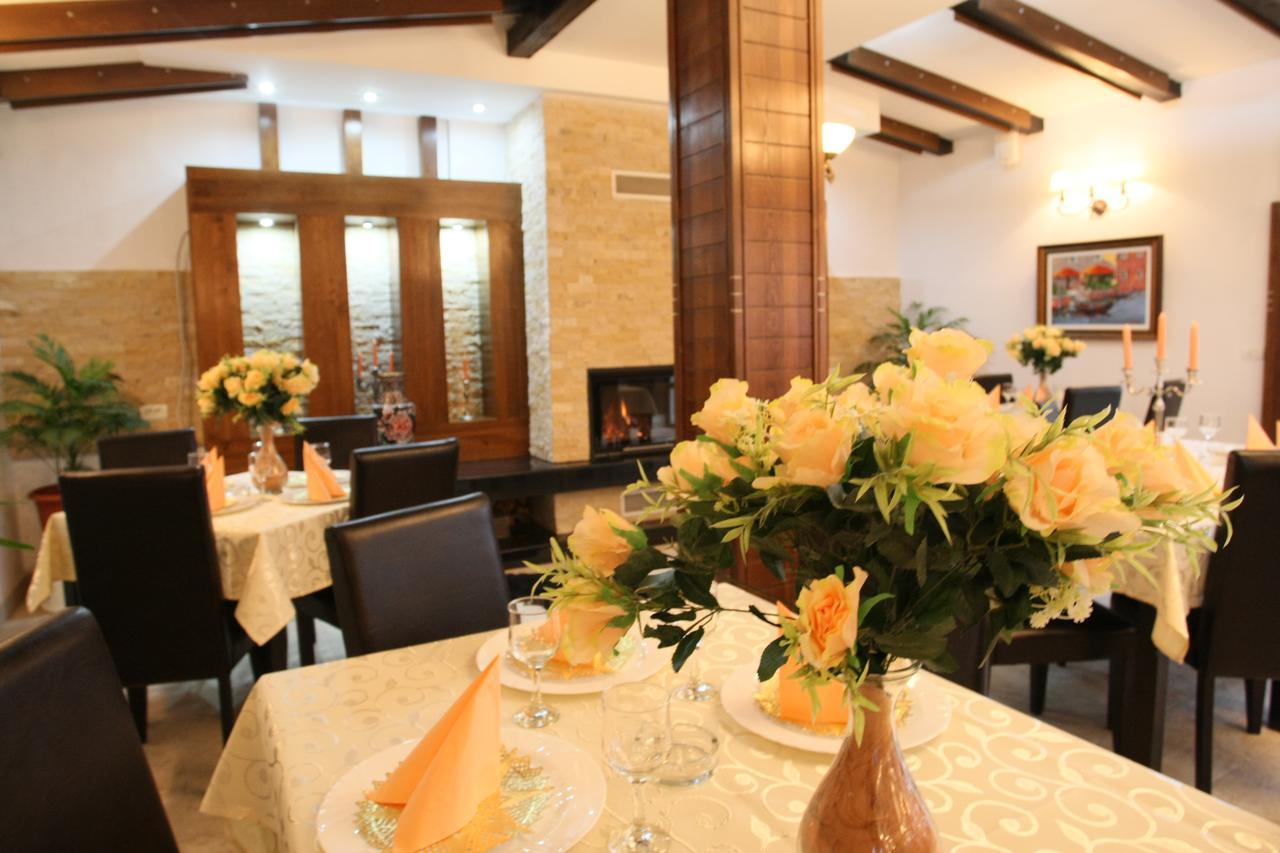 Izvin Hotel Roco מראה חיצוני תמונה